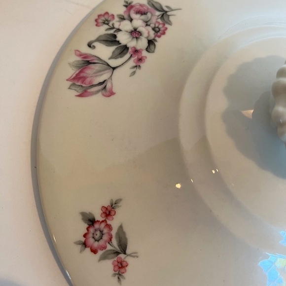 Aberdeen Moss Rose Round Covered Vegetable Dish - Picture 8 of 16